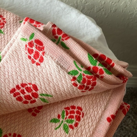 Kate Spade: Pink Kitchen Towel-  Strawberry Berry Design- 100% cotton - Picture 5 of 10